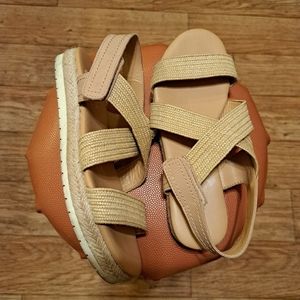 ✅️2 x $12 Marc Fisher sandals 8